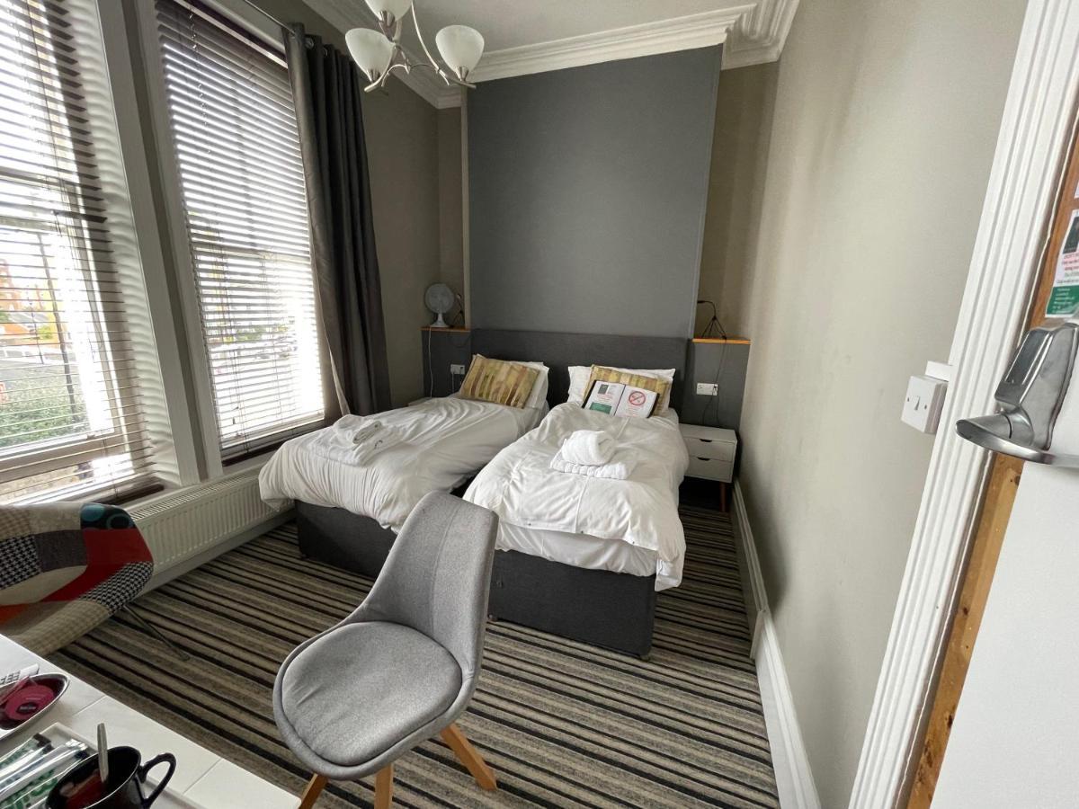 Bed and Breakfast The Mowbray Истбурн Экстерьер фото